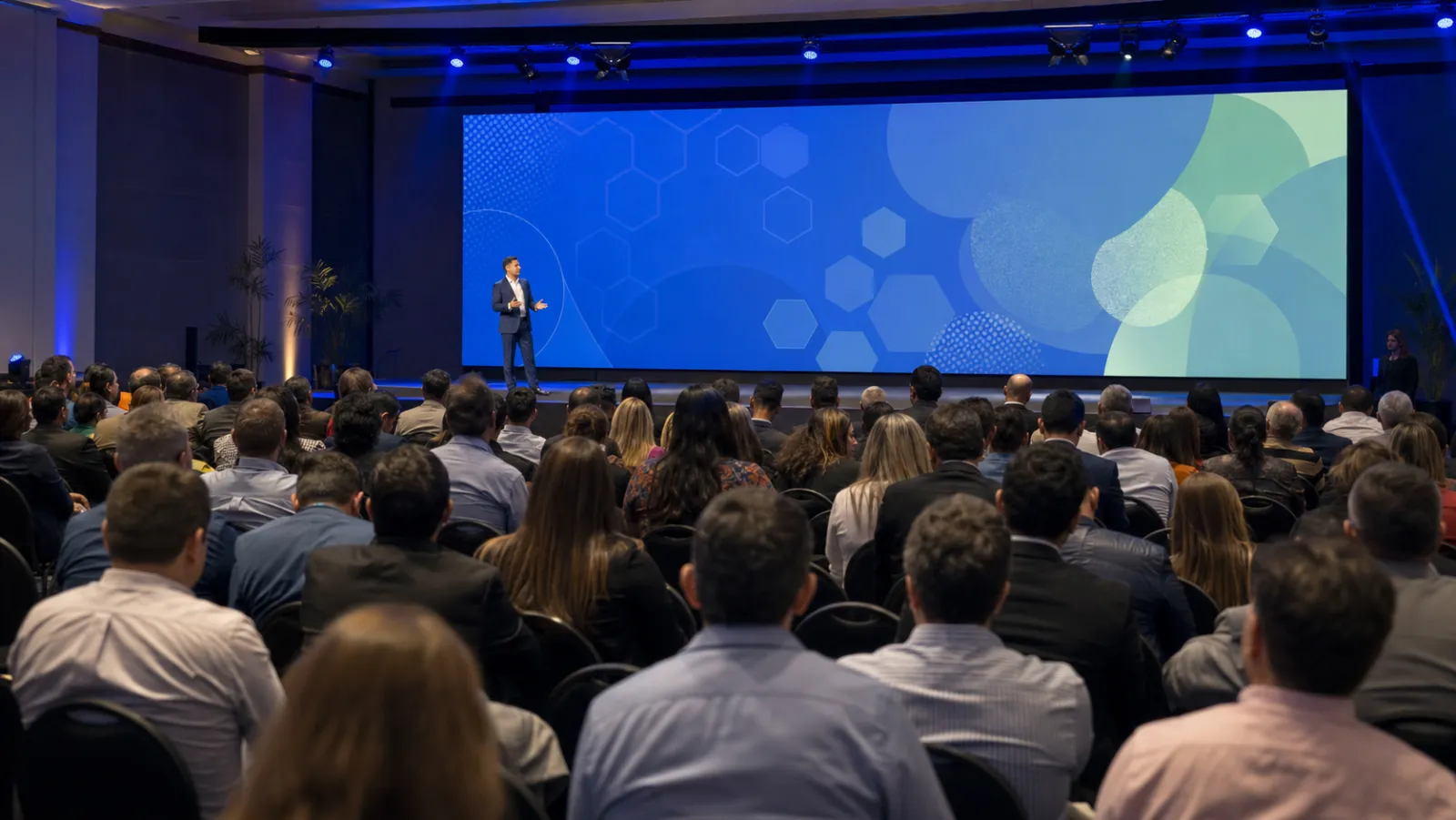 Auditorio del foro MIPYMES 360° en el Paseo La Galería
